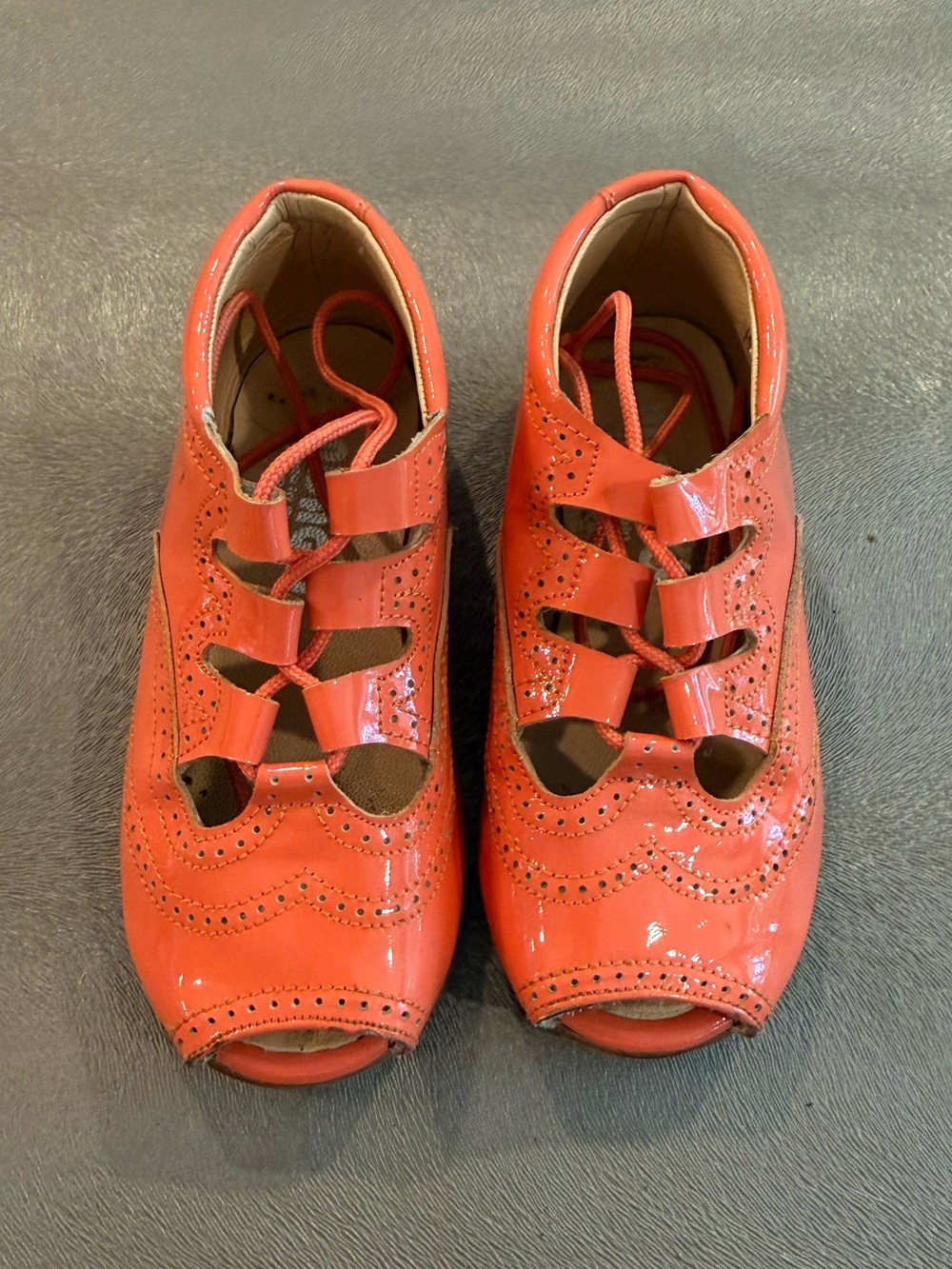 Andago Girls' Coral Patent Cutout Clog Sandals. Size 23